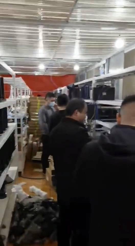 中國 礦工 炫耀數百臺筆記本挖礦 躺賺 美滋滋