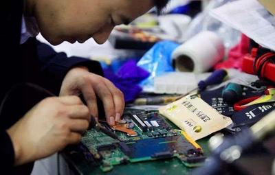 維修筆記本電腦,卻被修出一個新的傷口,尷尬的是新傷不能修了!